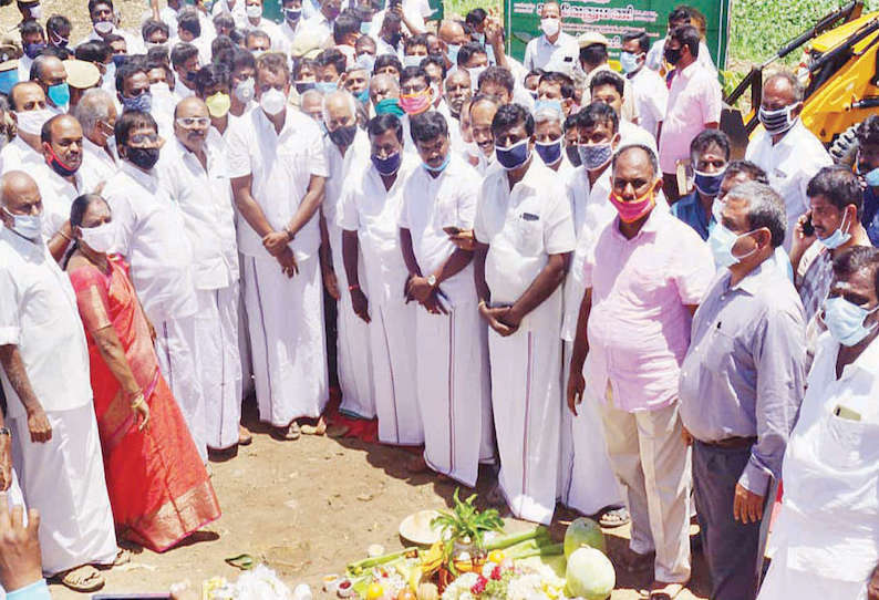 நொய்யல் ஆறு விரிவாக்க பணியில் விவசாயிகளை இணைத்து பணியாற்றுங்கள் அதிகாரிகளுக்கு அமைச்சர் எஸ்.பி.வேலுமணி அறிவுறுத்தல்