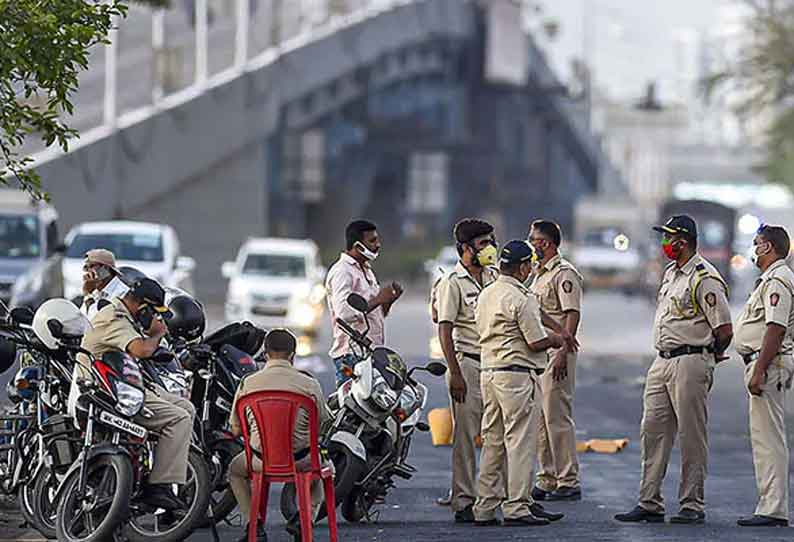 மராட்டியத்தில் அதிகாரிகள் உள்பட 33 போலீஸ்காரர்கள் கொரோனாவுக்கு பலி