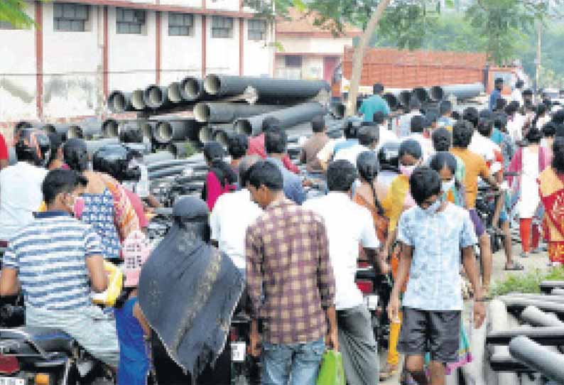 திருப்பூர் மீன் மார்க்கெட்டில் 62 டன் மீன்கள் விற்பனை சமூக இடைவெளியின்றி குவிந்த பொதுமக்களால் பரபரப்பு