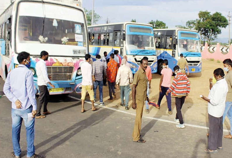 நெல்லையில் இருந்து மதுரைக்கு பஸ்களில் சென்ற 129 வடமாநில தொழிலாளர்கள் சிறப்பு ரெயிலில் சொந்த ஊருக்கு பயணம்