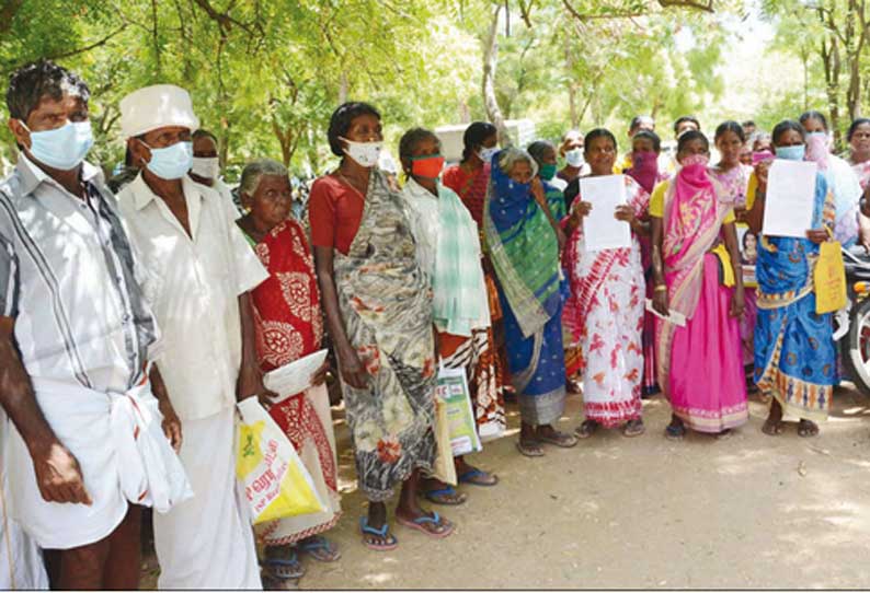 கல்குவாரியில் வெடி வைப்பதால் வீடுகளில் விரிசல் ;  கலெக்டரிடம் பொதுமக்கள் புகார்