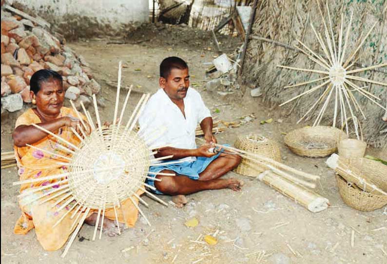 ஊரடங்கு தளர்வுக்கு பிறகும் முடங்கிய கூடை பின்னும் தொழில்