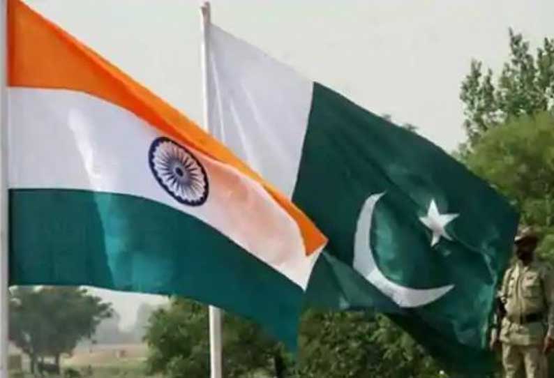 பாகிஸ்தானில் இந்திய தூதரக அதிகாரிகள் 2 பேர் திடீர் கைது