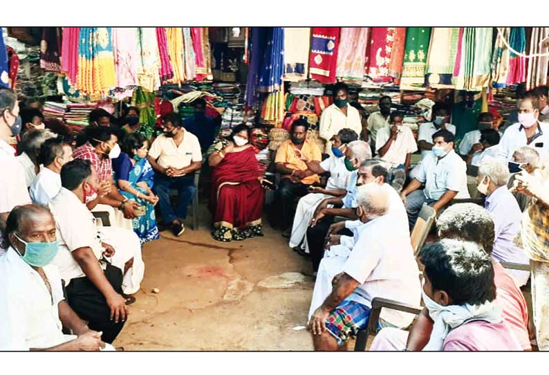 பெரிய மார்க்கெட்டில் இருந்து ஏ.எப்.டி. மைதானத்துக்கு கடைகளை மாற்ற முடியாது - காய்கறி வியாபாரிகள் திட்டவட்டம்