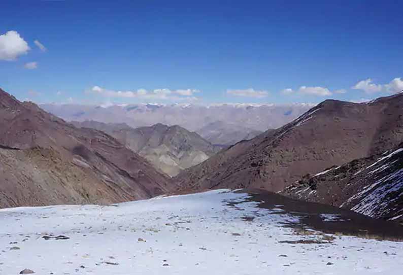 லடாக்கில் நடைபெற்ற தாக்குதலில் இந்திய ராணுவ வீரர்கள் 3 பேர் வீர மரணம்