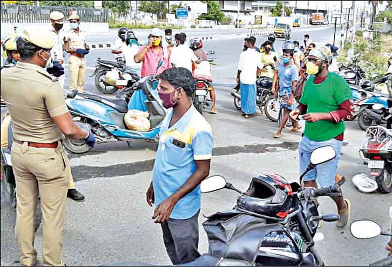 நசரத்பேட்டை பகுதியில் முழு ஊரடங்கை மதிக்காமல் அணிவகுத்த வாகன ஓட்டிகள் - 100-க்கும் மேற்பட்ட வாகனங்கள் பறிமுதல்