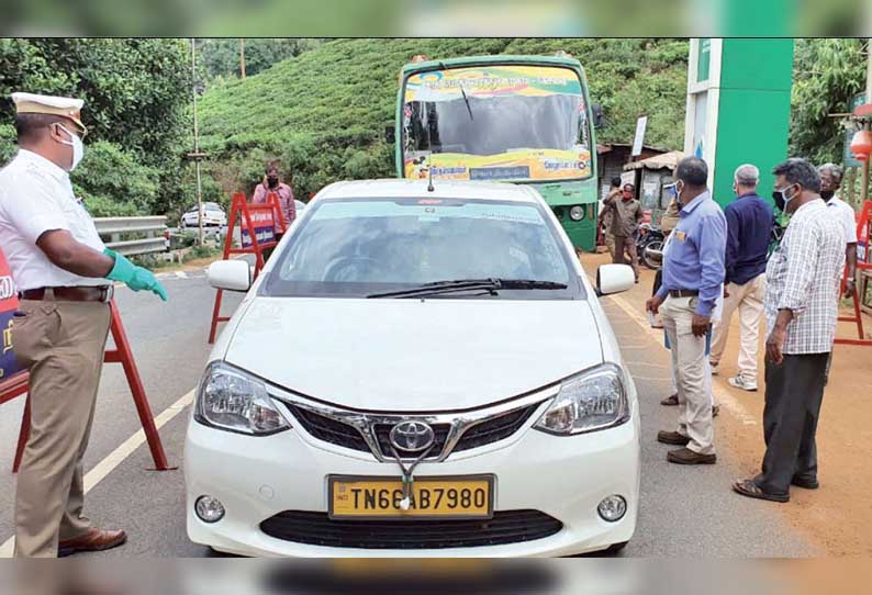 வெளியூர் வாகனங்களை கண்காணிக்க முள்ளூரில் சோதனைச்சாவடி - கோத்தகிரி தாசில்தார் தகவல்