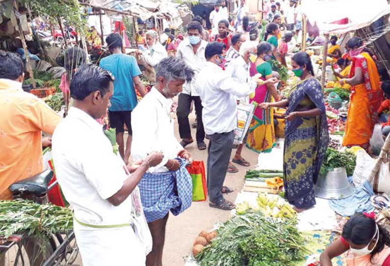 3 நாட்கள் மட்டுமே திறக்க அனுமதி: வேலூர் நகரில் பெரும்பாலான கடைகள் அடைப்பு - தடையை மீறி விற்பனை செய்தவர்கள் விரட்டியடிப்பு