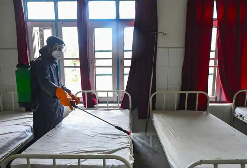 மதுரை அரசு ஆஸ்பத்திரியில் கொரோனாவுக்கு சிகிச்சை பெற்றவர்கள் -ஒரே வார்டில் 10 பேர் பலி