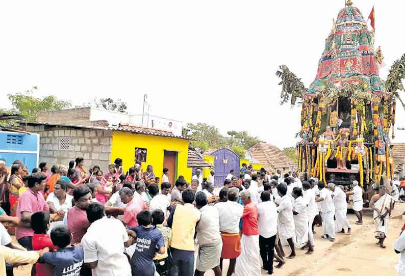 ஸ்ரீவைகுண்டம் அருகே  வெள்ளூர் சிவகாமி அம்பாள் கோவிலில் மாசித் திருவிழா தேரோட்டம்