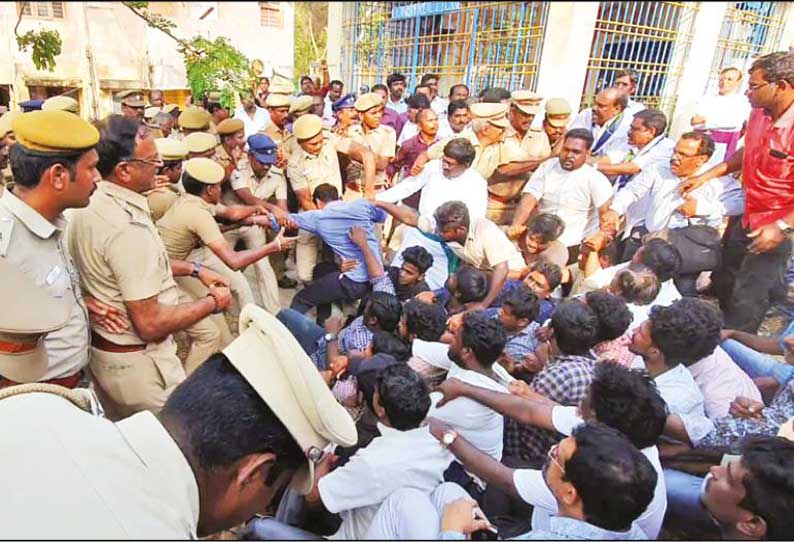 குரோம்பேட்டையில் தேவாலயத்தை இடிக்க எதிர்ப்பு; போராட்டத்தில் ஈடுபட்டவர்களால் பரபரப்பு