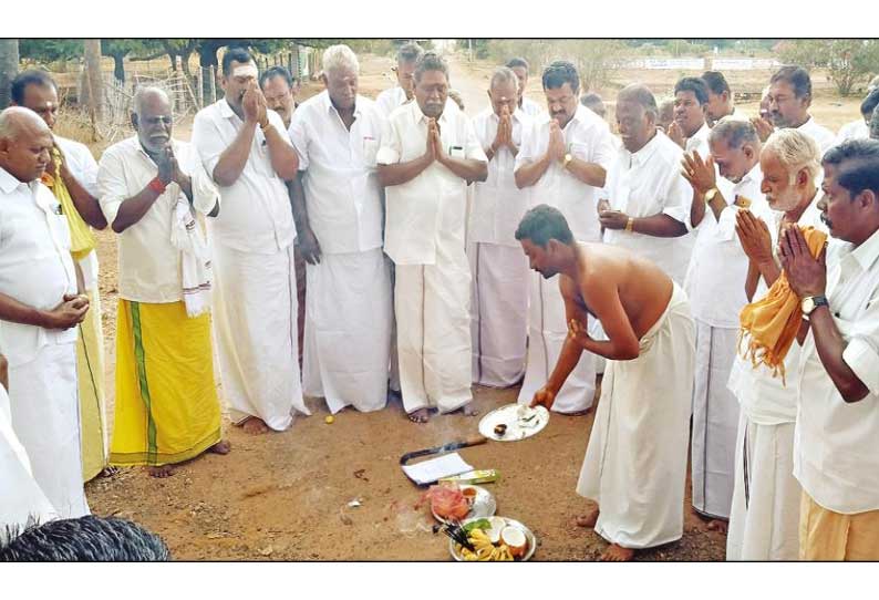 நத்தம் அருகே  ரூ.65 லட்சத்தில் தார்சாலை அமைக்க பூமிபூஜை