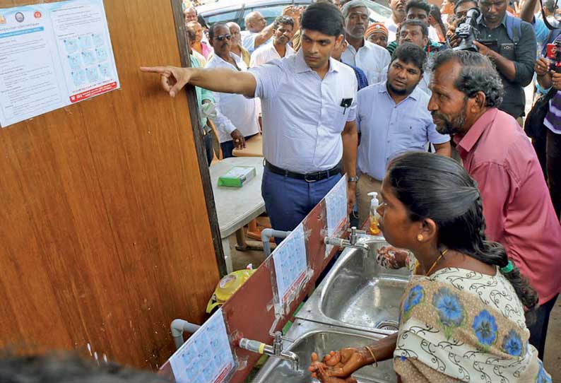 தூத்துக்குடியில் கொரோனா தடுப்பு நடவடிக்கைகளை கலெக்டர் சந்தீப் நந்தூரி ஆய்வு  பஸ், ரெயில் நிலையங்களில் தொடர்ந்து கிருமி நாசினி தெளிப்பு