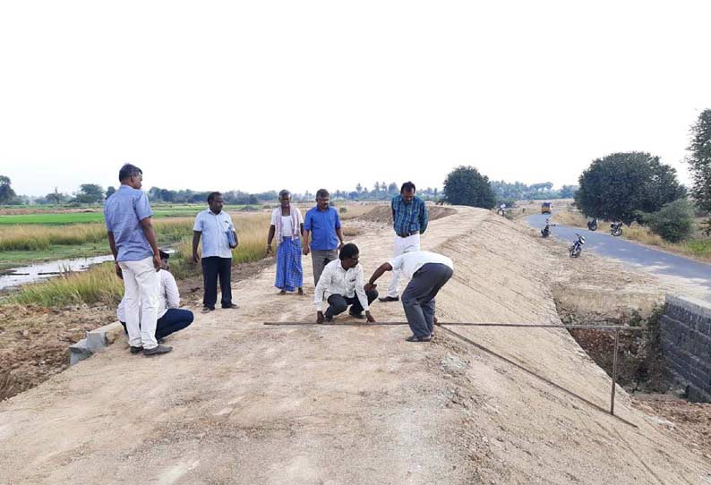 ஏரிகளில் நடைபெறும் குடிமராமத்து பணிகள்; அதிகாரிகள் ஆய்வு