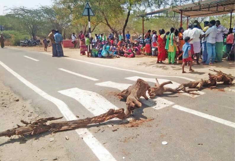 மதுரை விமான நிலையம் அருகே கொரோனா பரிசோதனை கூடம் அமைக்க எதிர்ப்பு; கிராம மக்கள் போராட்டம் - 60 பேர் கைது