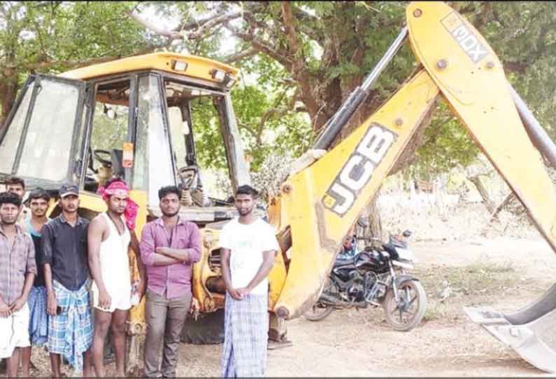 உடையார்பாளையம் அருகே சாலையை முழுமையாக சீரமைக்கக்கோரி பொதுமக்கள் முற்றுகை