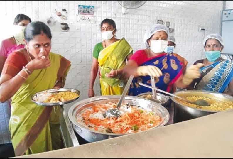 4 ஆயிரம் பேருக்கு முக கவசம்; சந்திரபிரபா எம்.எல்.ஏ. வழங்கினார்