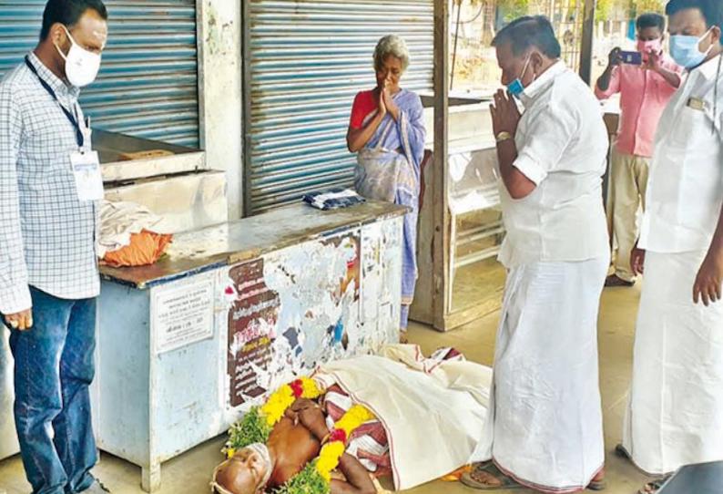 பேராவூரணி பஸ் நிலையத்தில் இறந்த வேளாங்கண்ணியை சேர்ந்த ஆதரவற்ற முதியவரின் உடல் அடக்கத்திற்கு ஏற்பாடு