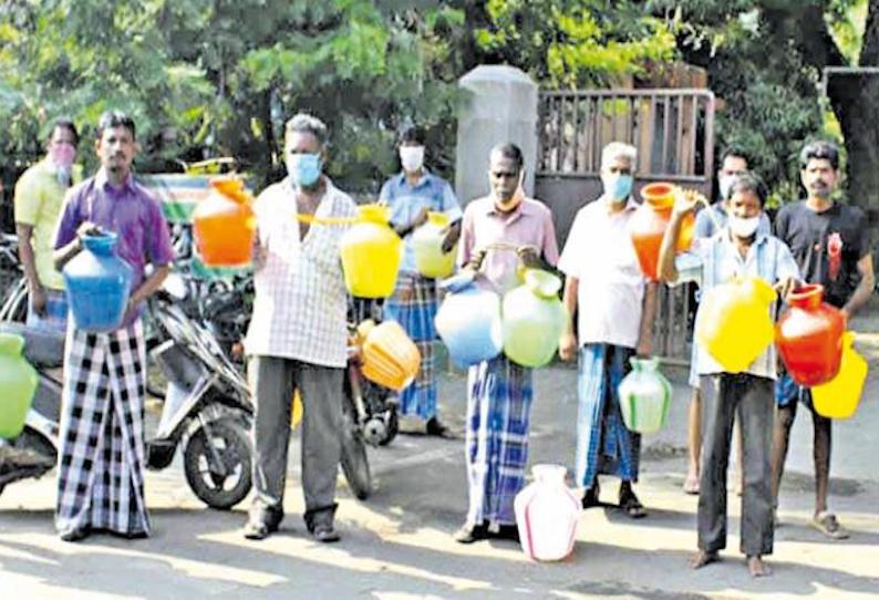 பாளையங்கோட்டையில் குடிநீர் கேட்டு காலிக்குடங்களுடன் பொதுமக்கள் போராட்டம்