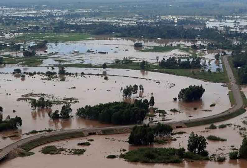 கென்யாவில் வெள்ளத்தில் சிக்கி 200 பேர் பலி 202005080604038894_200-killed-in-Kenya-floods_SECVPF