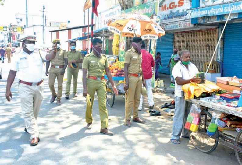 கிருஷ்ணகிரிக்கு கொரோனா வந்துள்ளதாக கூறி கடைகளை பூட்ட சொல்லி வியாபாரிகளை மிரட்டிய போலீசார்