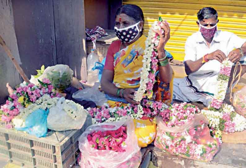 சேலத்தில் ஊரடங்கால் வருமானம் இன்றி தவிக்கும் சாலையோர பூ வியாபாரிகள்