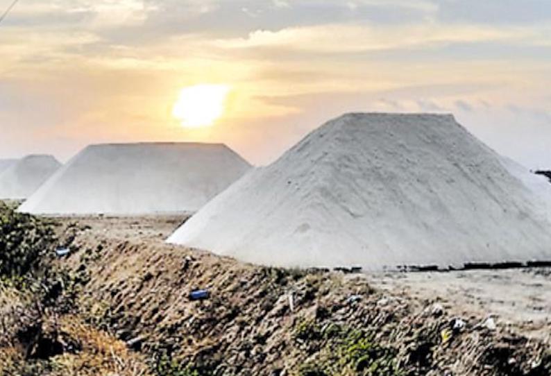 உப்பு தேக்கத்தை போக்குவதற்கு வசதியாக அண்டர்காட்டில் லாரிகள் நிறுத்துவதற்கு இடம் தேர்வு