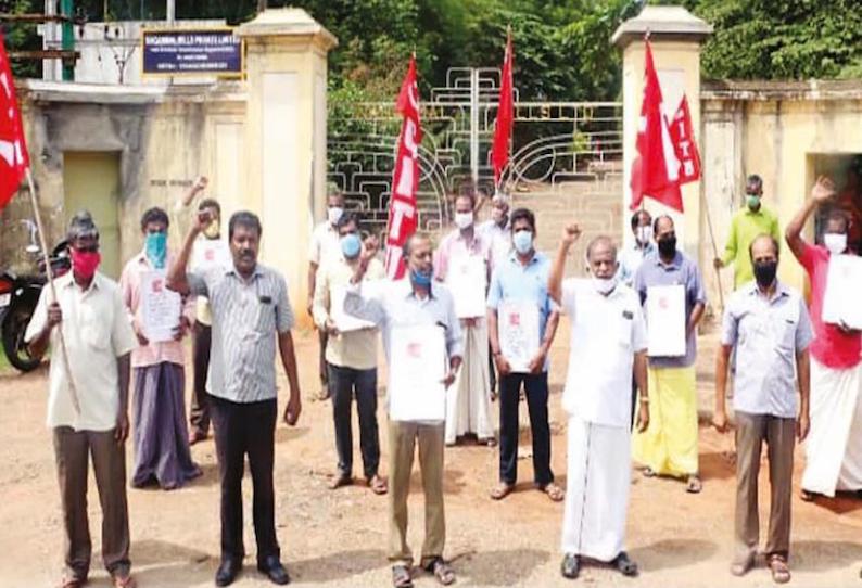 தொழிலாளர்கள் வேலை நேரம் உயர்த்தப்பட்டதை கண்டித்து குமரியில் 20 இடங்களில் சி.ஐ.டி.யு. ஆர்ப்பாட்டம்