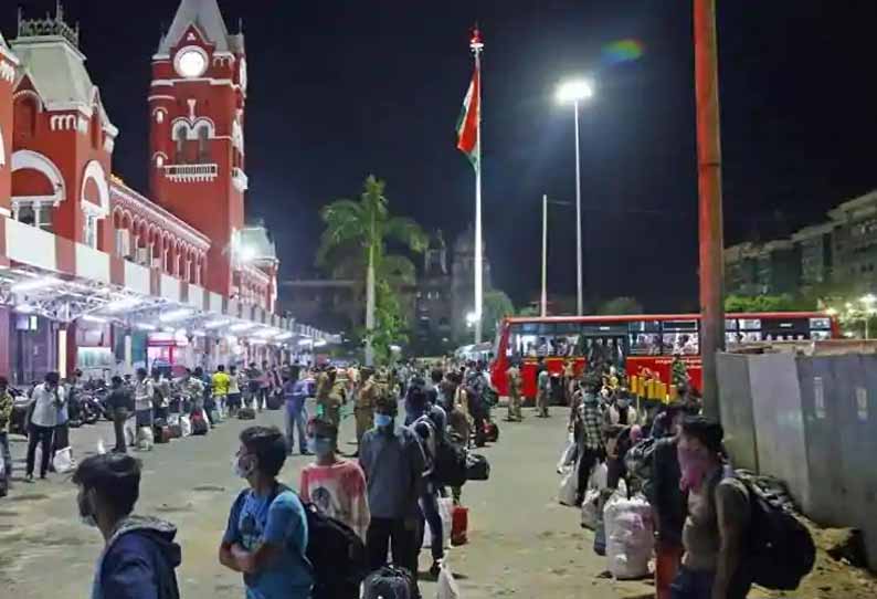 தனிமை முகாமுக்கு பயந்து : ஒடிசாவுக்கு சென்ற ரெயிலில் இருந்து 20 தொழிலாளர்கள் குதித்து தப்பினர்