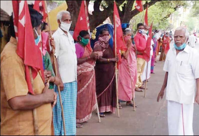 பவானியில் கொரோனா நிவாரன நிதி வழங்கக்கோரி நெசவாளர்கள் ஆர்ப்பாட்டம்