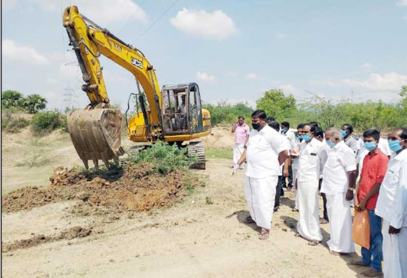 செங்கம் அருகே ரூ.96 லட்சத்தில் ஏரி சீரமைக்கும் பணி - வி.பன்னீர்செல்வம் எம்.எல்.ஏ. தொடங்கி வைத்தார்