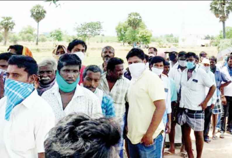 அரக்கோணம் பகுதியில், டாஸ்மாக் கடைகளில் வழங்கப்பட்ட டோக்கன் கலர் ஜெராக்ஸ் எடுக்கப்பட்டதா? அதிகாரிகள் விசாரணை