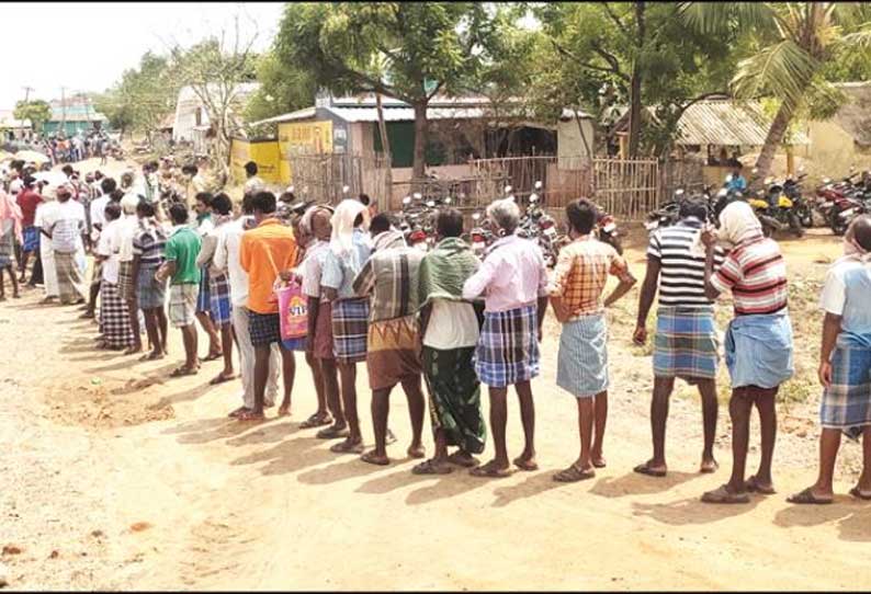 சுப்ரீம் கோர்ட்டு உத்தரவை தொடர்ந்து பெரம்பலூர்-அரியலூர் மாவட்டங்களில் டாஸ்மாக் கடைகள் திறப்பு