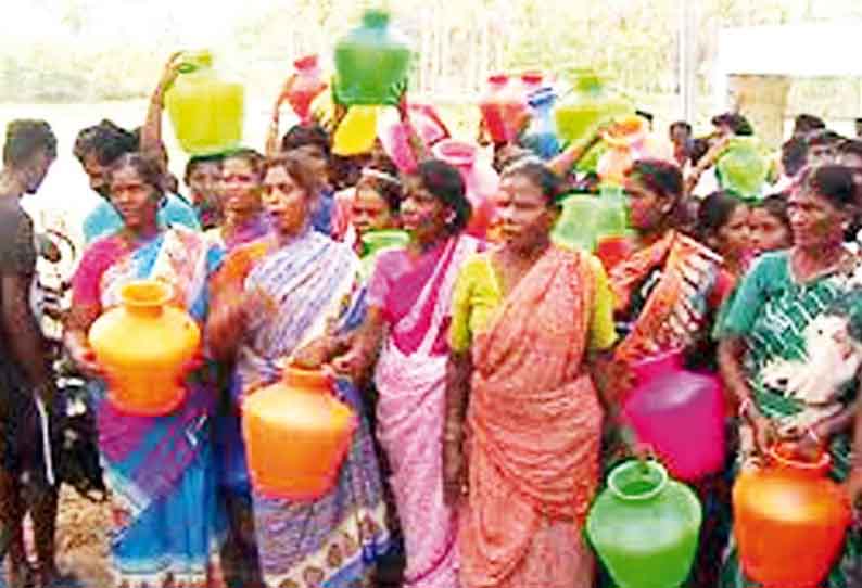 நாட்டறம்பள்ளி அருகே, காலிகுடங்களுடன் பொதுமக்கள் ஆர்ப்பாட்டம் - குடிநீர் வழங்காததை கண்டித்து நடந்தது