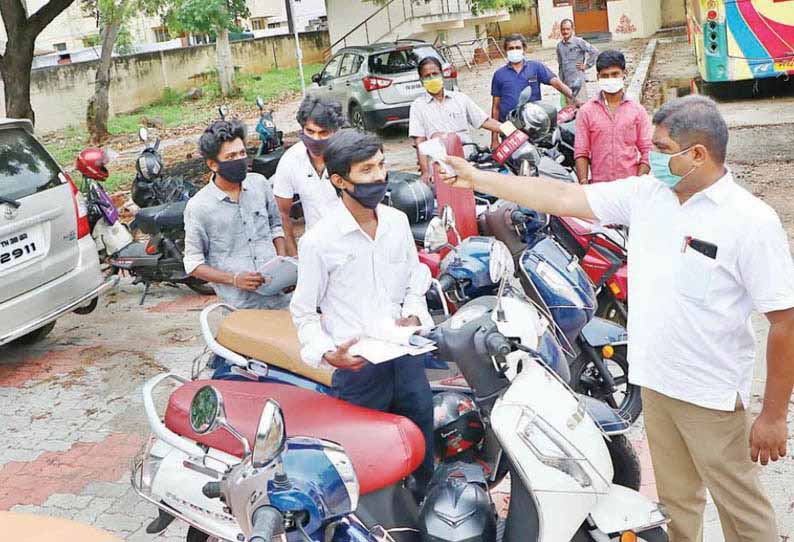 கொரோனா பரவல் தடுப்பு நடவடிக்கை:  கார் ஓட்டுனர் உரிமம் வழங்குவது தற்காலிகமாக நிறுத்தம்  அதிகாரி தகவல்