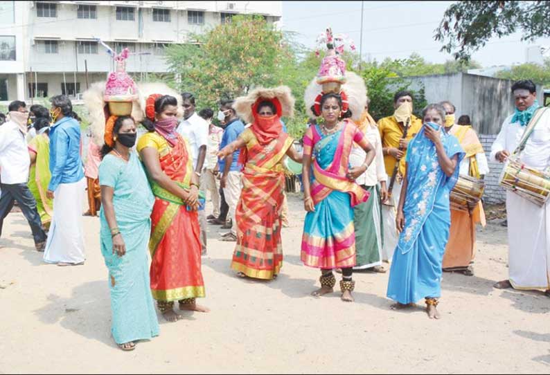 தாரை, தப்பட்டைகளுடன் ஊர்வலமாக வந்த நாட்டுப்புற கலைஞர்கள் - 94 பேரை போலீசார் கைது செய்ததால் பரபரப்பு