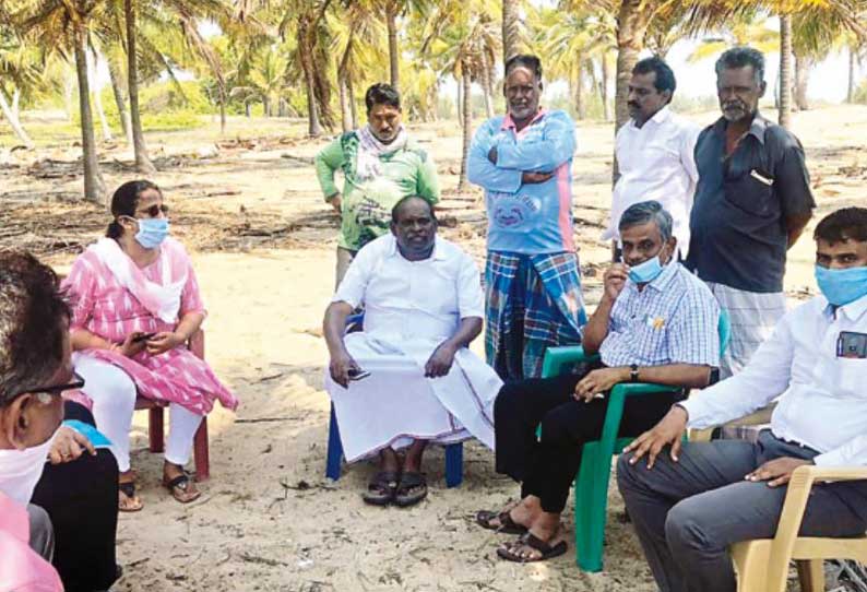 நரம்பை கடற்கரையில் சாலை அமைக்க திட்டம்; அமைச்சர் கந்தசாமி ஆய்வு