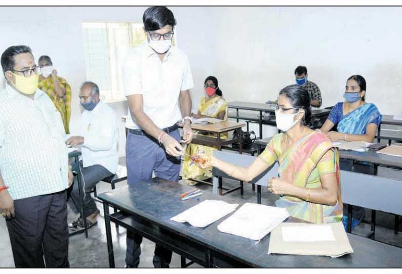 பிளஸ்-2 விடைத்தாள் திருத்தும் பணி தொடங்கியது கலெக்டர் ஆய்வு