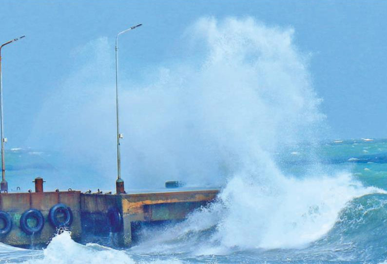 தனுஷ்கோடியில் கடல் சீற்றம்; ராட்சத அலைகள் எழும்பின