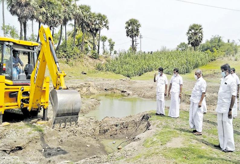 திருவிடைமருதூர் ஒன்றியத்தில் ரூ.5¼ கோடியில் பாலங்கள் கட்டும் பணி அமைச்சர் துரைக்கண்ணு ஆய்வு