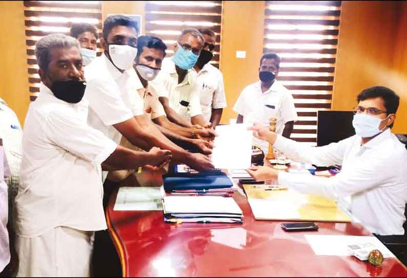 16 அம்ச கோரிக்கைகளை நிறைவேற்ற வலியுறுத்தி நியாயவிலைக்கடை பணியாளர்கள் கலெக்டரிடம் மனு கொடுக்கும் போராட்டம்