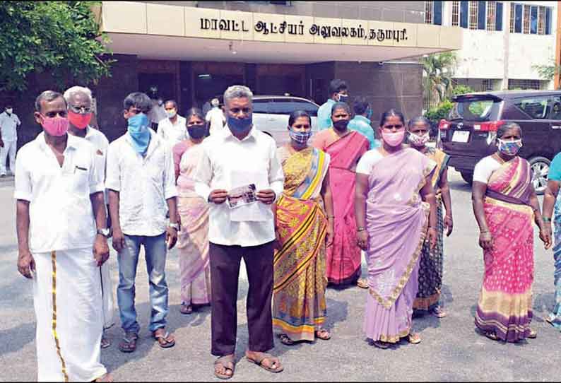 தர்மபுரி அருகே குடியிருப்பு பகுதியில் மதுக்கடைகள் அமைக்க எதிர்ப்பு கலெக்டர் அலுவலகத்தில் பொதுமக்கள் மனு