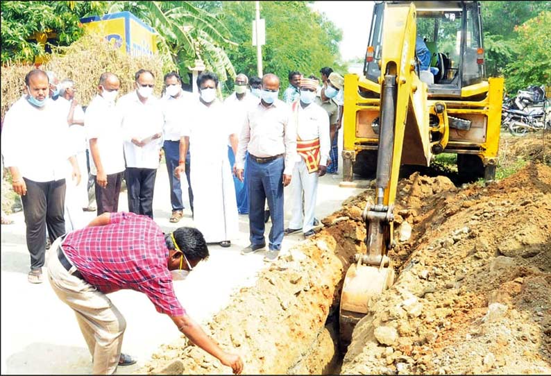 காணை, முகையூர் ஒன்றியங்களில் குடிநீர் குழாய் பொருத்தும்  பணி - கலெக்டர் ஆய்வு