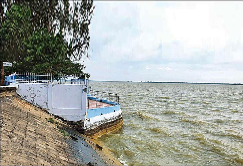 தண்ணீர் வரத்து இல்லாததால் குறைந்து வரும் வீராணம் ஏரியின் நீர்மட்டம் - விவசாயிகள் கவலை