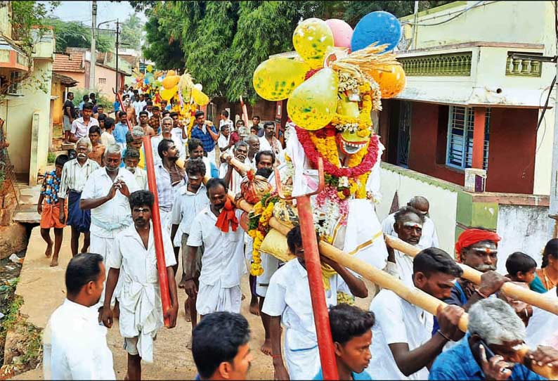 சிங்கம்புணரியில் புரவி எடுப்பு விழாவின் போது மழை கொட்டி தீர்த்தது - வருண பகவான் கருணை காட்டியதாக விவசாயிகள் மகிழ்ச்சி