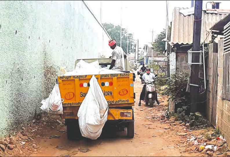 அரியலூர் ரெயில்வே மேம்பாலத்தின் இருபுறமும் அணுகு சாலை அமைக்கப்படுமா? பொதுமக்கள் எதிர்பார்ப்பு