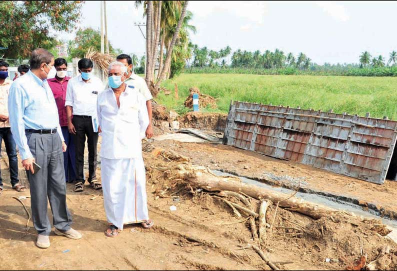 பரமத்திவேலூர் அருகே ராஜாவாய்க்கால் புனரமைப்பு பணிகளை - கலெக்டர் மெகராஜ் ஆய்வு