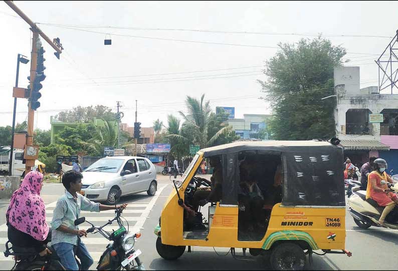 சிக்னல் கம்பங்கள் பழுதால் பெரம்பலூரில் போக்குவரத்து நெருக்கடி