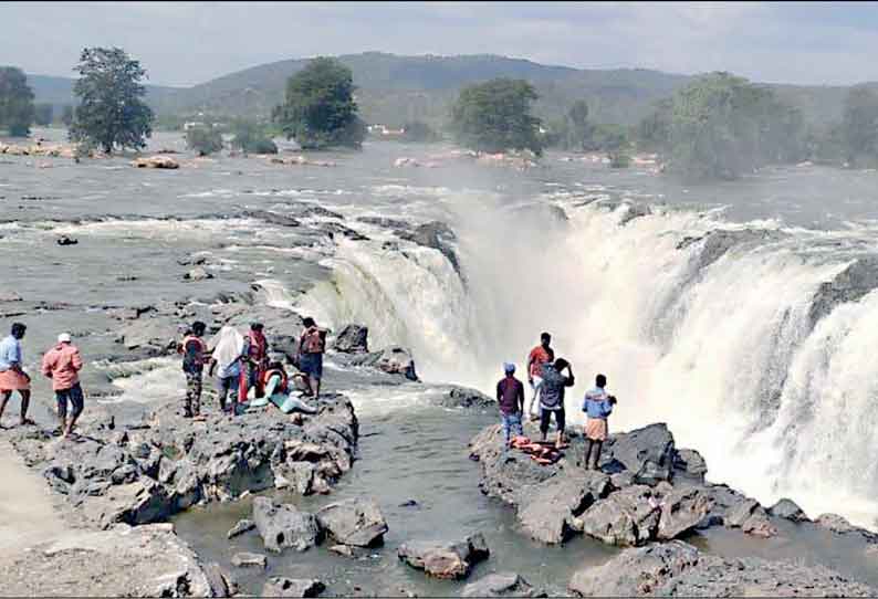 காவிரி நீர்ப்பிடிப்பு பகுதிகளில் மழை: ஒகேனக்கல்லுக்கு நீர்வரத்து வினாடிக்கு 15 ஆயிரம் கனஅடியாக அதிகரிப்பு