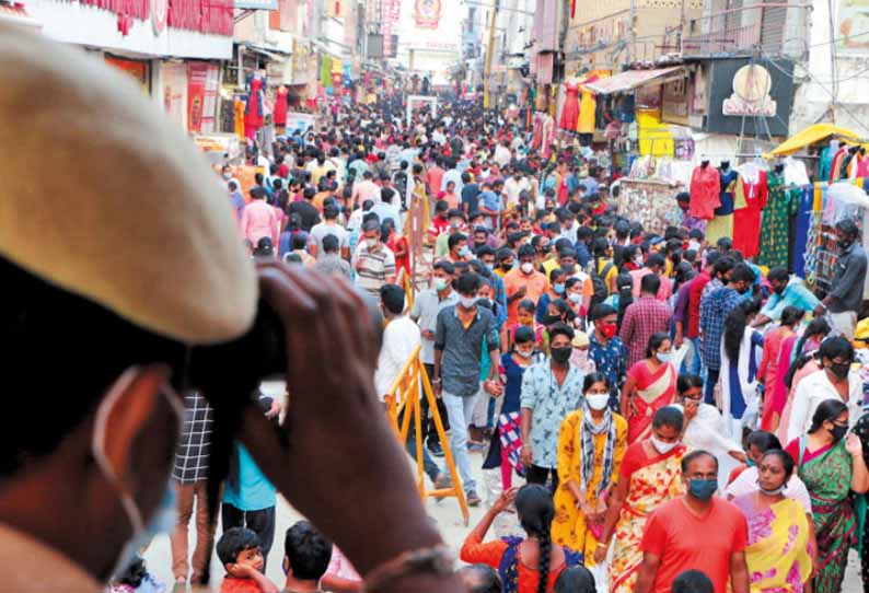 தீபாவளி பண்டிகை பொருட்கள் விற்பனை களை கட்டியது - கடைவீதிகளில் மக்கள் கூட்டம் அலைமோதியது